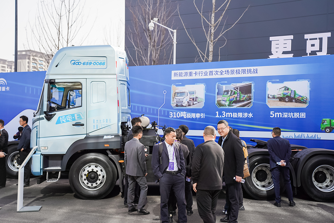 產(chǎn)品博覽 | 宇通400度底置充電牽引車重磅上市