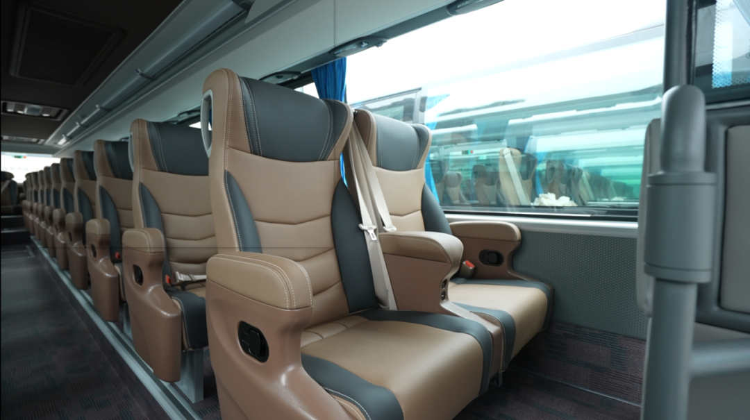 行業(yè)最大批量！宇通100輛高端旅游客車交付新疆