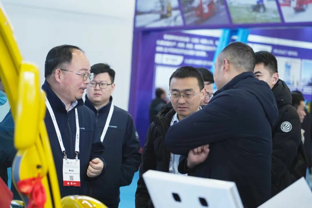 誠(chéng)邀共赴 | 宇通專用車與您相約2025 中國(guó)(鄭州)旅游休閑娛樂產(chǎn)業(yè)博覽會(huì) 誠(chéng)邀共赴 | 宇通專用車與您相約2025 中國(guó)(鄭州)旅游休閑娛樂產(chǎn)業(yè)博覽會(huì)