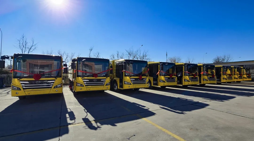 宇通純電動高速掃路車批量交付天津，助力綠色養(yǎng)護升級！