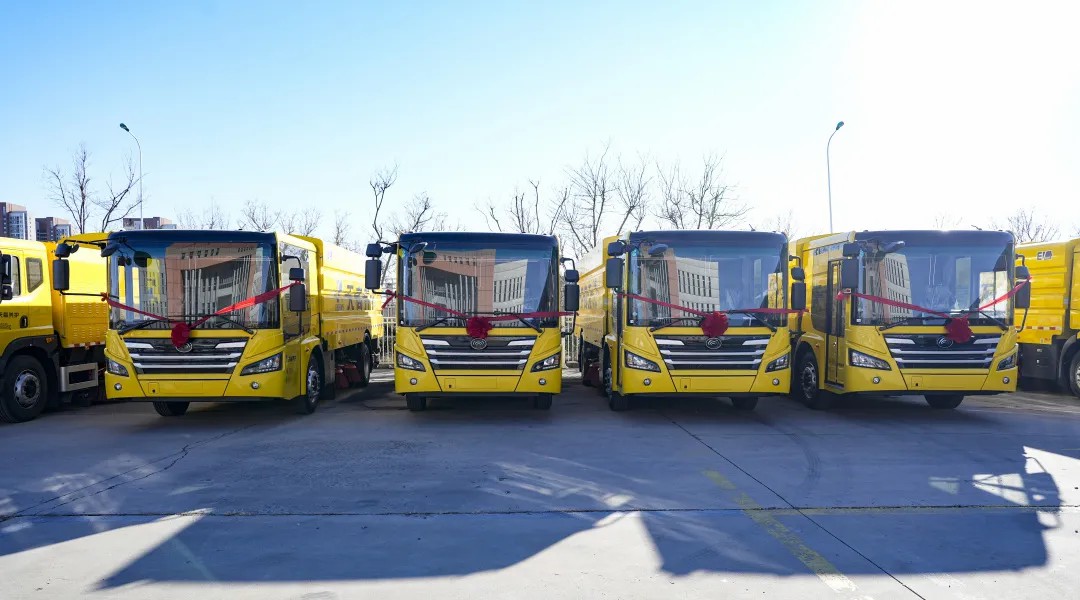 宇通純電動高速掃路車批量交付天津，助力綠色養(yǎng)護升級！