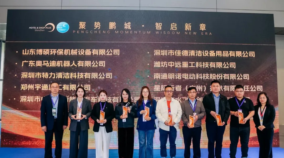 亮相2025深圳CCE展！宇通8噸純電密閉式桶裝垃圾車破解垃圾桶收運難題！