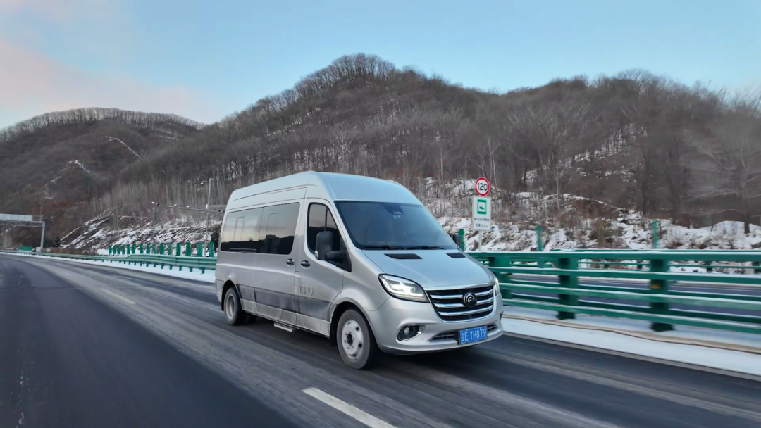 定制客運(yùn)新模式！宇通天駿“燃擎”北國(guó)冰城