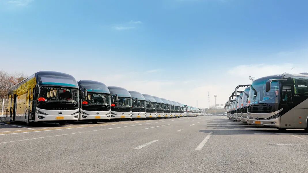 “兩會(huì)時(shí)刻”開(kāi)啟！宇通T7等高端車(chē)型實(shí)力護(hù)航各地兩會(huì)