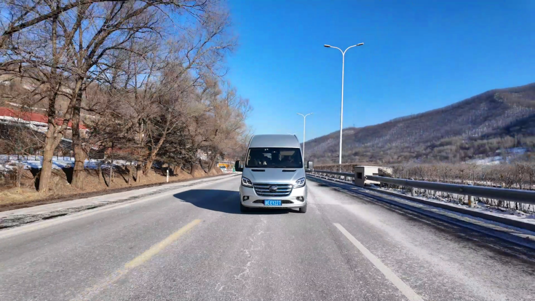 定制客運(yùn)新模式！宇通天駿“燃擎”北國(guó)冰城