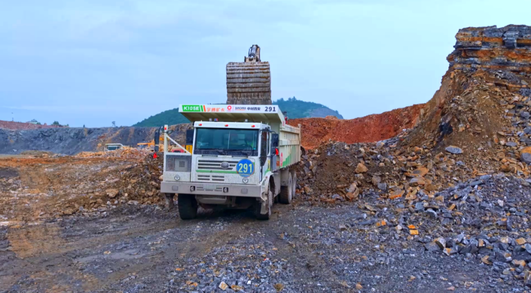 宇通礦卡——電賦礦山丨智領(lǐng)荊楚-宇通礦卡攜手湖北國順華新，共筑綠色礦山新典范！