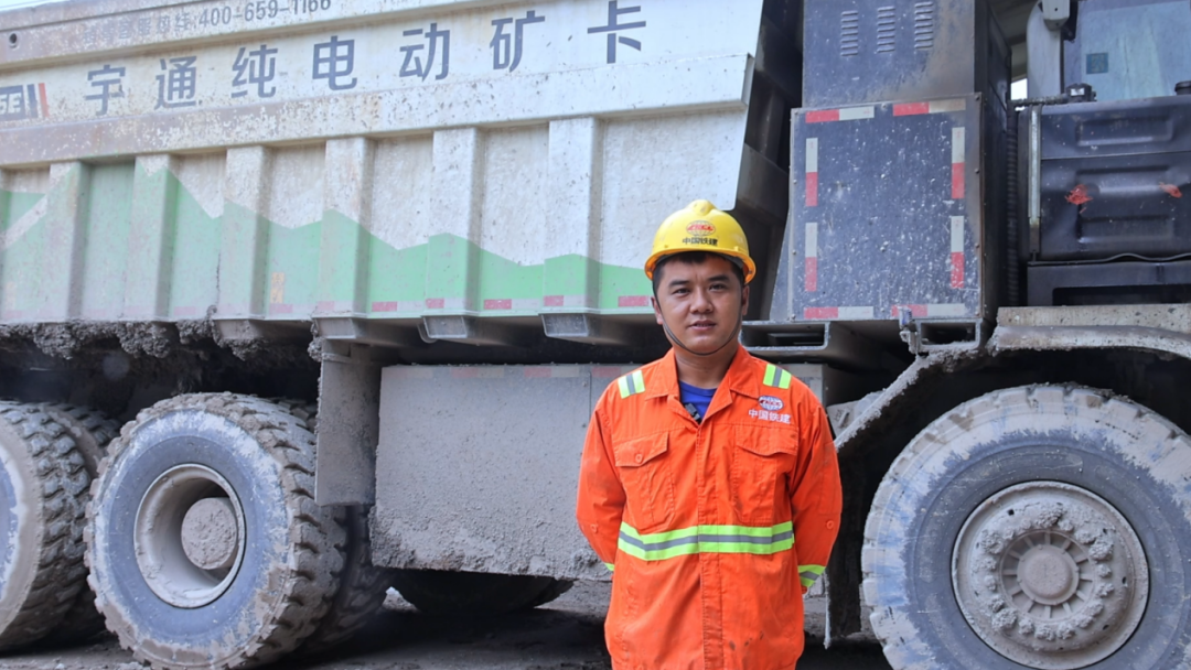 宇通礦卡——電賦礦山丨智領(lǐng)荊楚-宇通礦卡攜手湖北國順華新，共筑綠色礦山新典范！