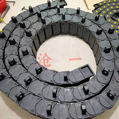 尼龍和塑料拖鏈